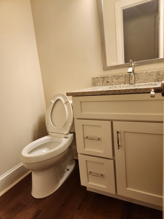 Building Photo - Executive Rental in Lake Redwine Community, 4 Bedrooms and 2.5 Baths 2 Car Garage - Newnan, GA