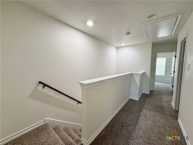 Building Photo - 91 Plaza Dr