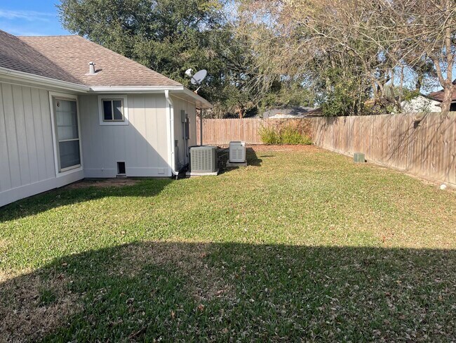 Building Photo - 870 Fenway Park
