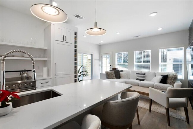 Building Photo - 217 Arnold Mill Rd