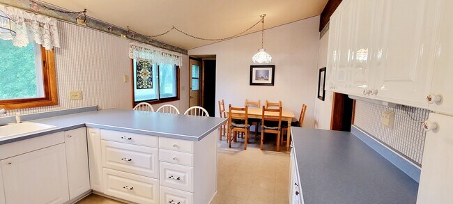 Building Photo - 41511 N Country Club Dr
