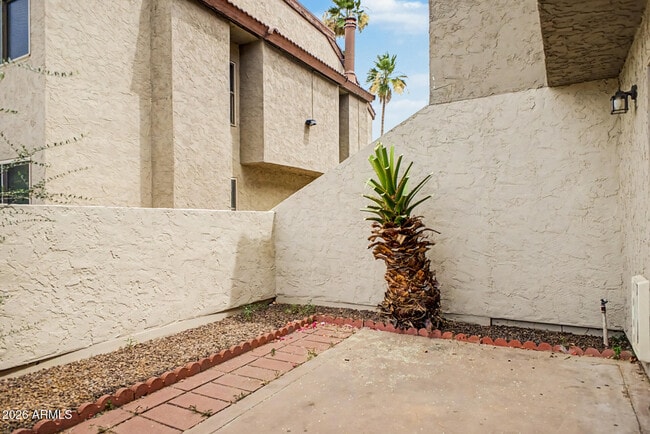 Building Photo - 2121 S Pennington