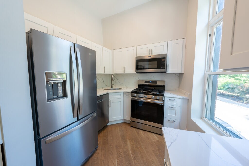 Building Photo - 2246 N Clark St