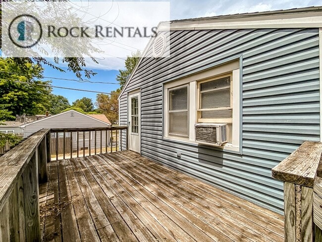 Building Photo - 4 Bed 2 Bath with Bonus Room