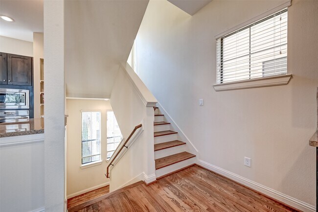 Building Photo - 5211 Eigel St