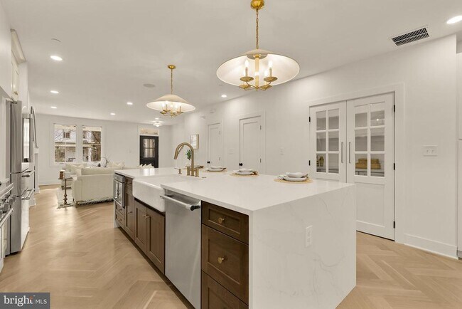 Building Photo - 1706 Bay St SE