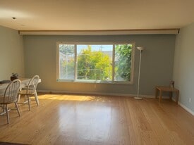 Building Photo - 945 Evergreen Ave