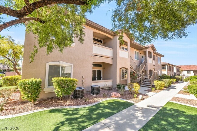 Building Photo - 2305 W Horizon Ridge Pkwy