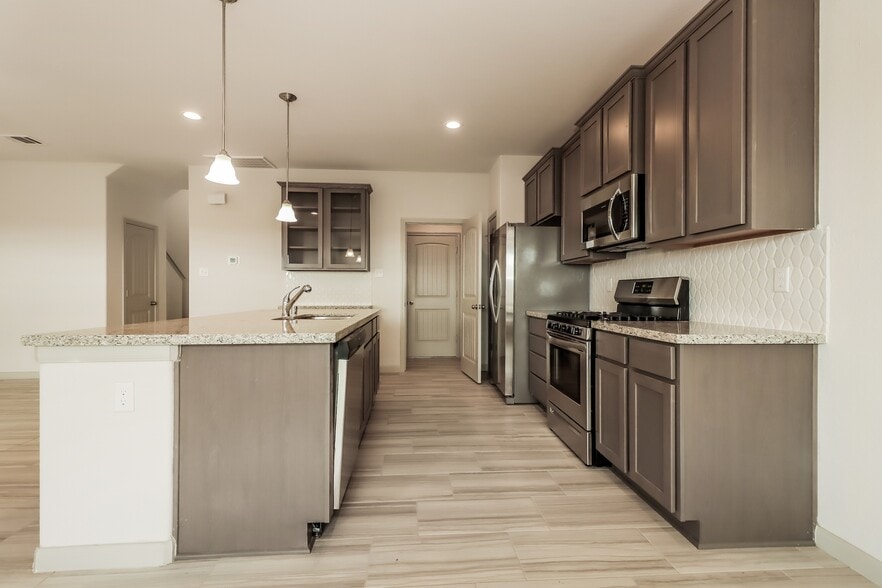 Building Photo - 7935 Cypress Country Dr