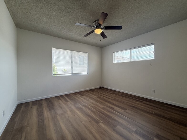 Building Photo - 330 E Fairview Ave