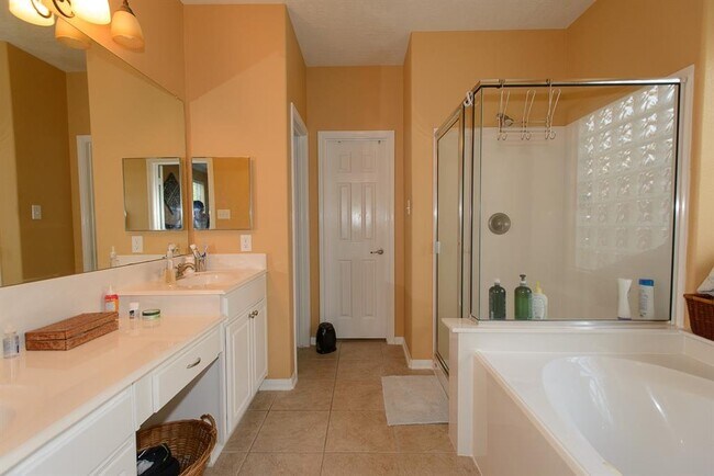 Building Photo - 25126 Knob Pines Ct