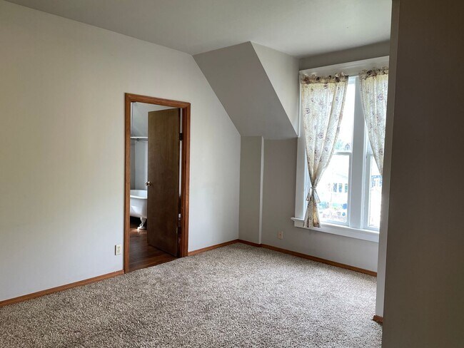 Building Photo - M1614 #1-3