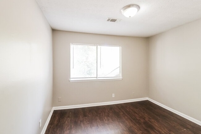 Building Photo - 819 Park Villa Way