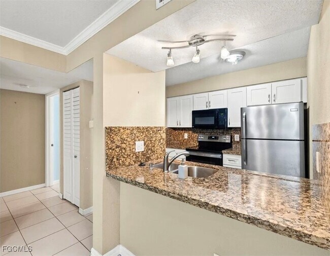 Building Photo - 3419 Winkler Ave