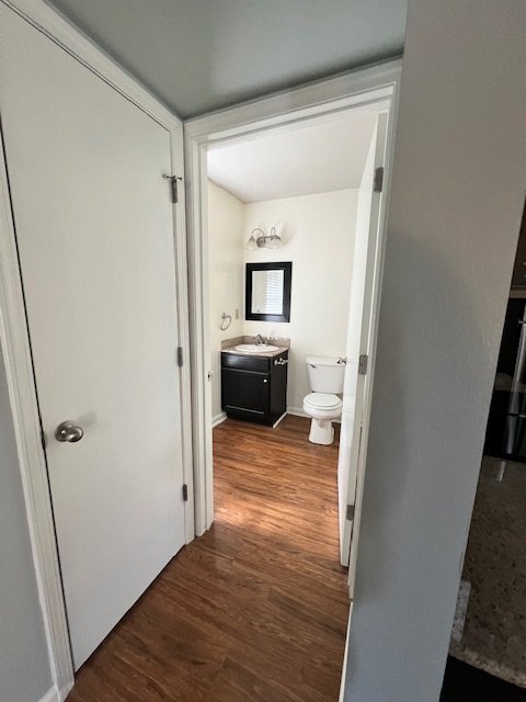 Building Photo - 503 E 6th St