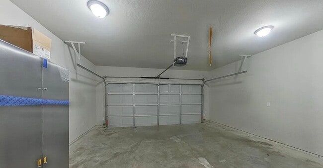 Building Photo - Move-In Ready 4-Bedroom Home with Timeless Appeal