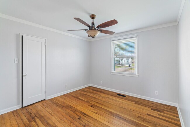 Building Photo - 3701 Vera Dr