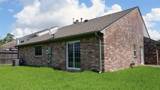 Building Photo - 18143 Forest Cedars Dr