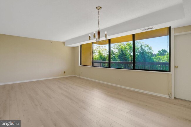 Building Photo - 3713 S George Mason Dr