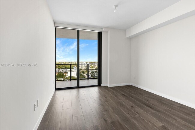 Building Photo - 1116 N Ocean Blvd