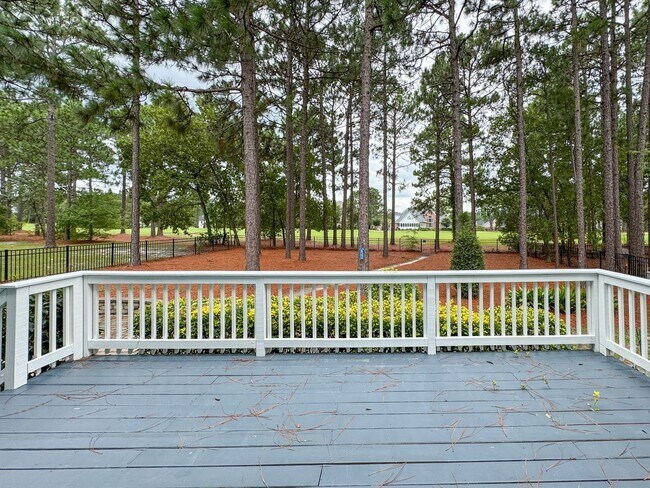 Building Photo - 5 Bedroom Home in Gated Golf Course Community