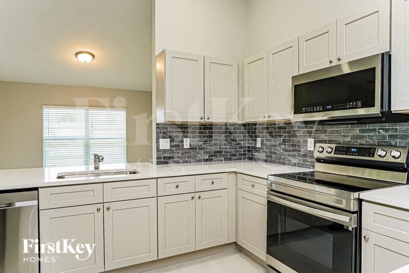 Building Photo - 2838 NW 3rd Pl