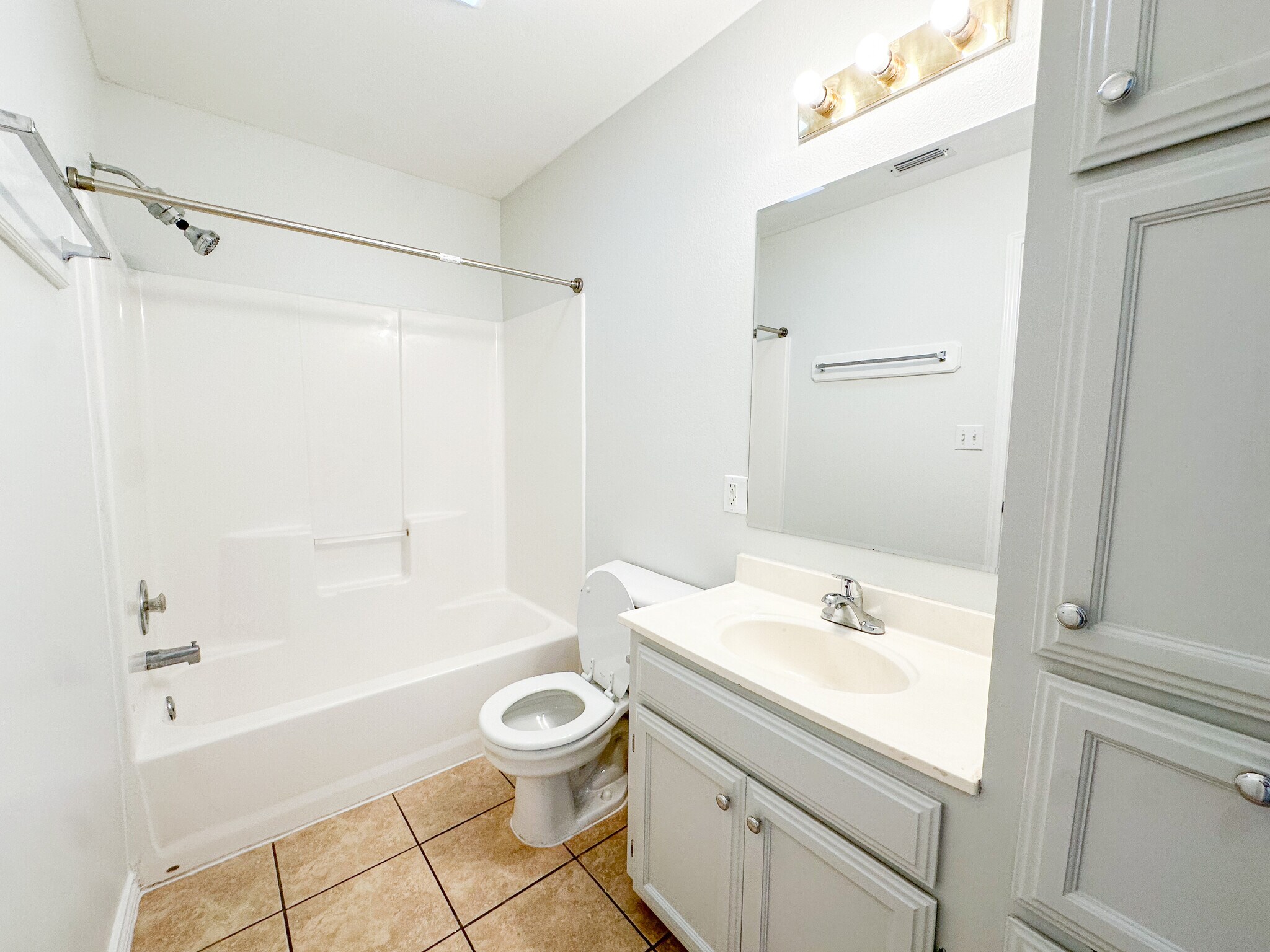 Building Photo - 709 Sonesta Dr