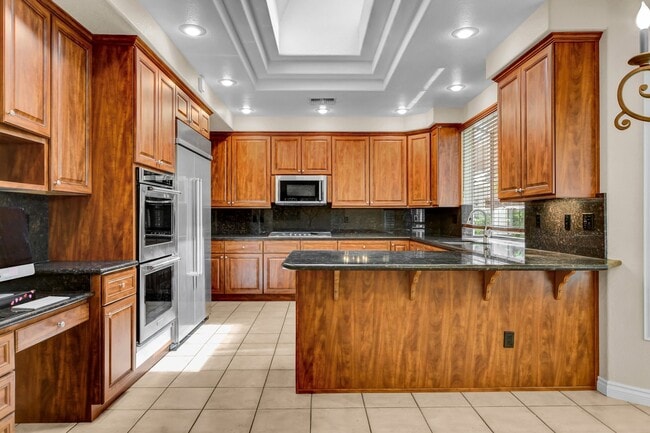 Building Photo - Single Story in Country Club Hills!