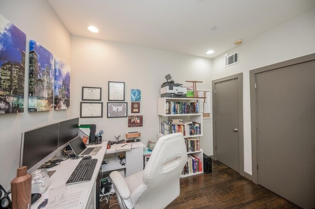Building Photo - 1535 Birdsall St