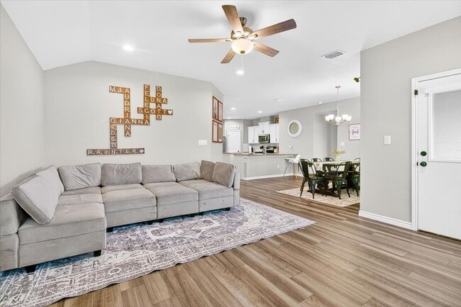 Building Photo - 8121 Cattlemen Dr