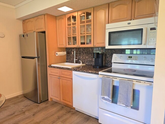 Building Photo - 4501 Martinique Way