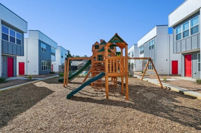 Building Photo - 13588 Ella Blvd