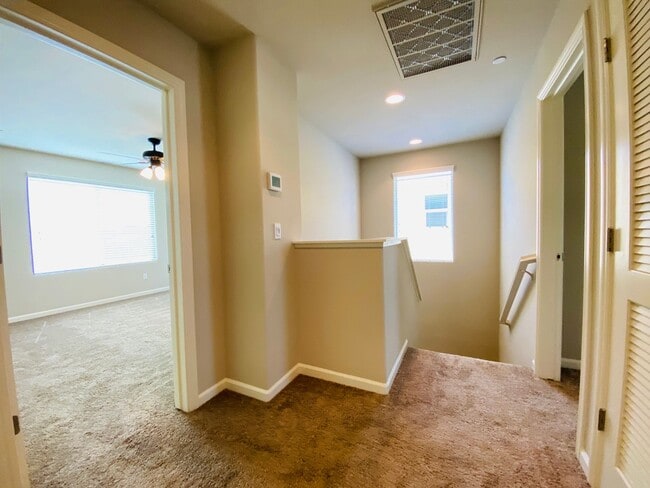 Building Photo - $2,250 DeWolf & Barstow, 3 Bedroom - Joy Dr, Clovis / Community Pool