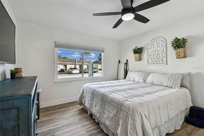 Building Photo - 9032 Mission Oaks Blvd