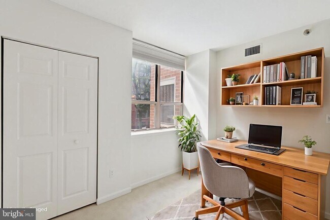 Building Photo - 4808 Moorland Ln