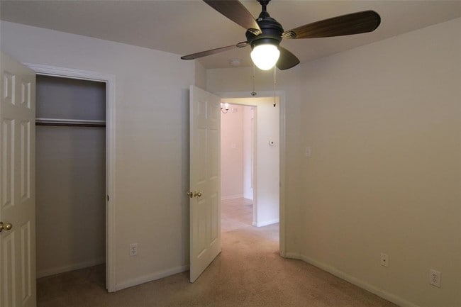 Building Photo - 3231 Stratford Pointe Dr
