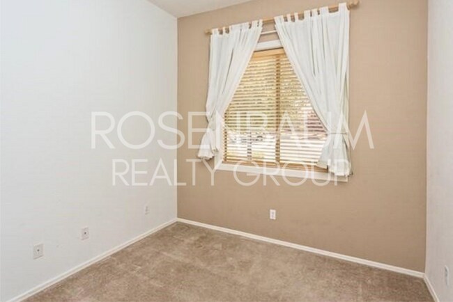 Building Photo - Beautiful 3-bedrooms, 2-baths home tucked ...