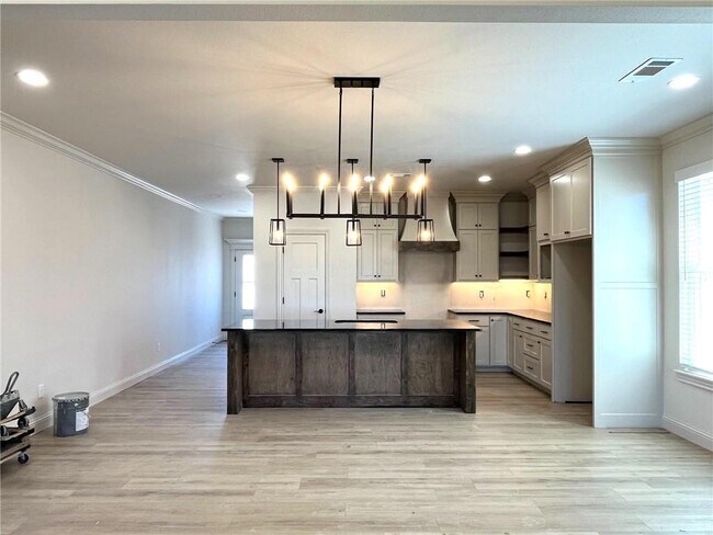 Building Photo - 4750 Farmhouse St