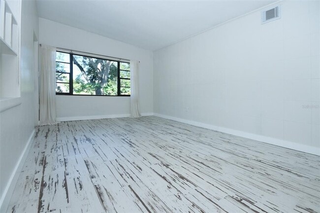 Building Photo - 336 Bunker Pl