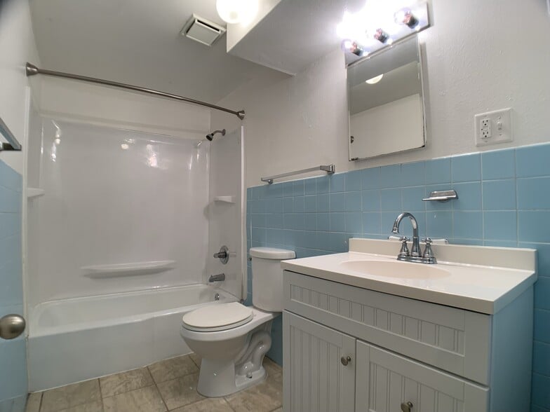 Building Photo - 1014 66th St