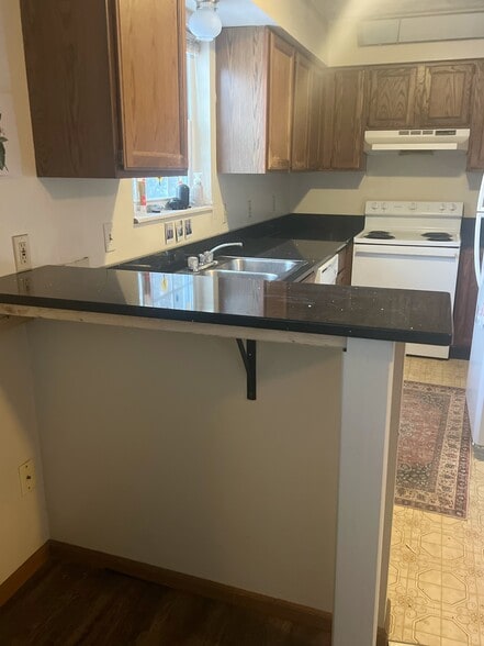 breakfast bar - 6257 3rd Ave