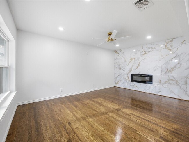 Building Photo - 10209 Casa View Dr