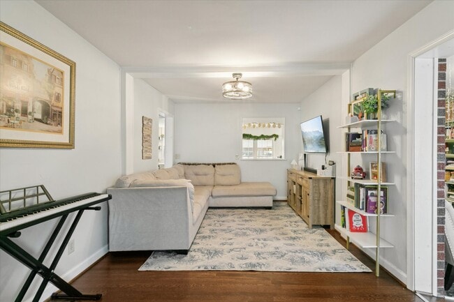 Building Photo - 18 S Greenfield Ave