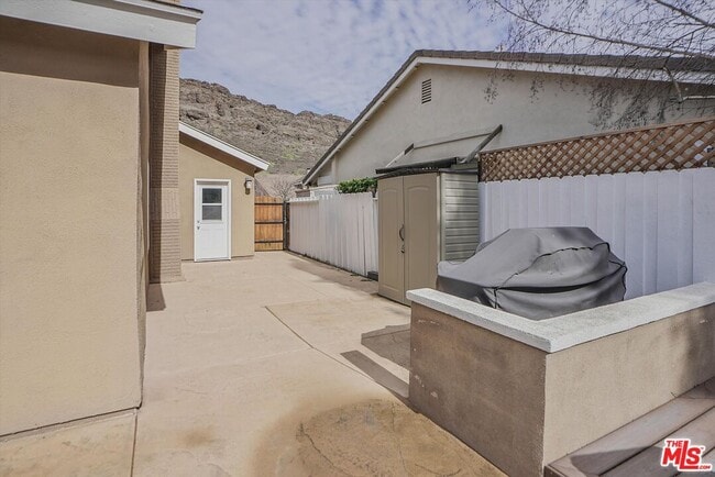 Building Photo - 438 Raindance St