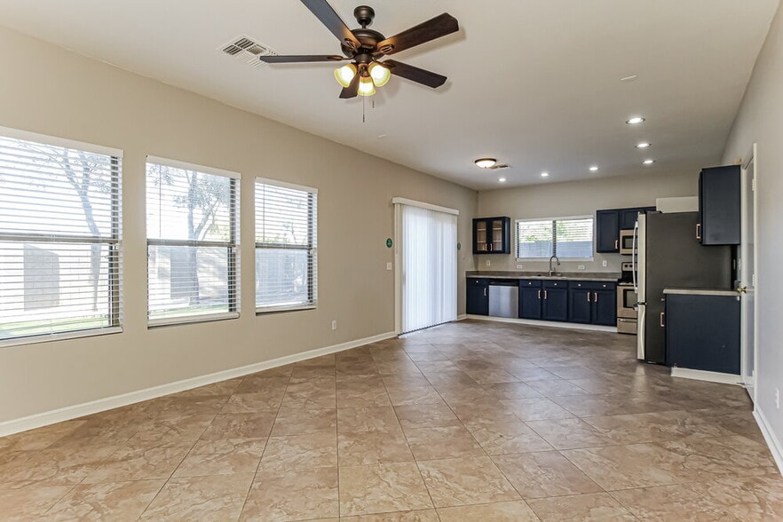 Building Photo - 11552 E Flower Cir