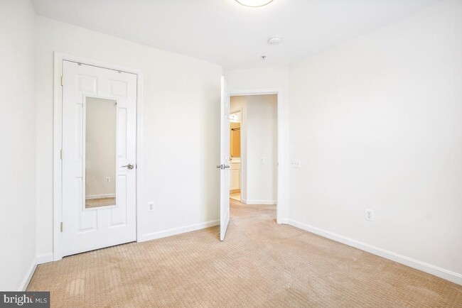 Building Photo - 2516 Blueridge Ave