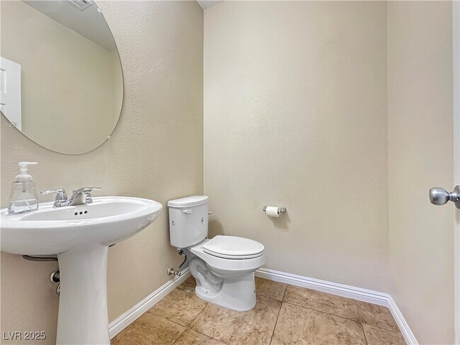 Building Photo - 945 Spiracle Ave