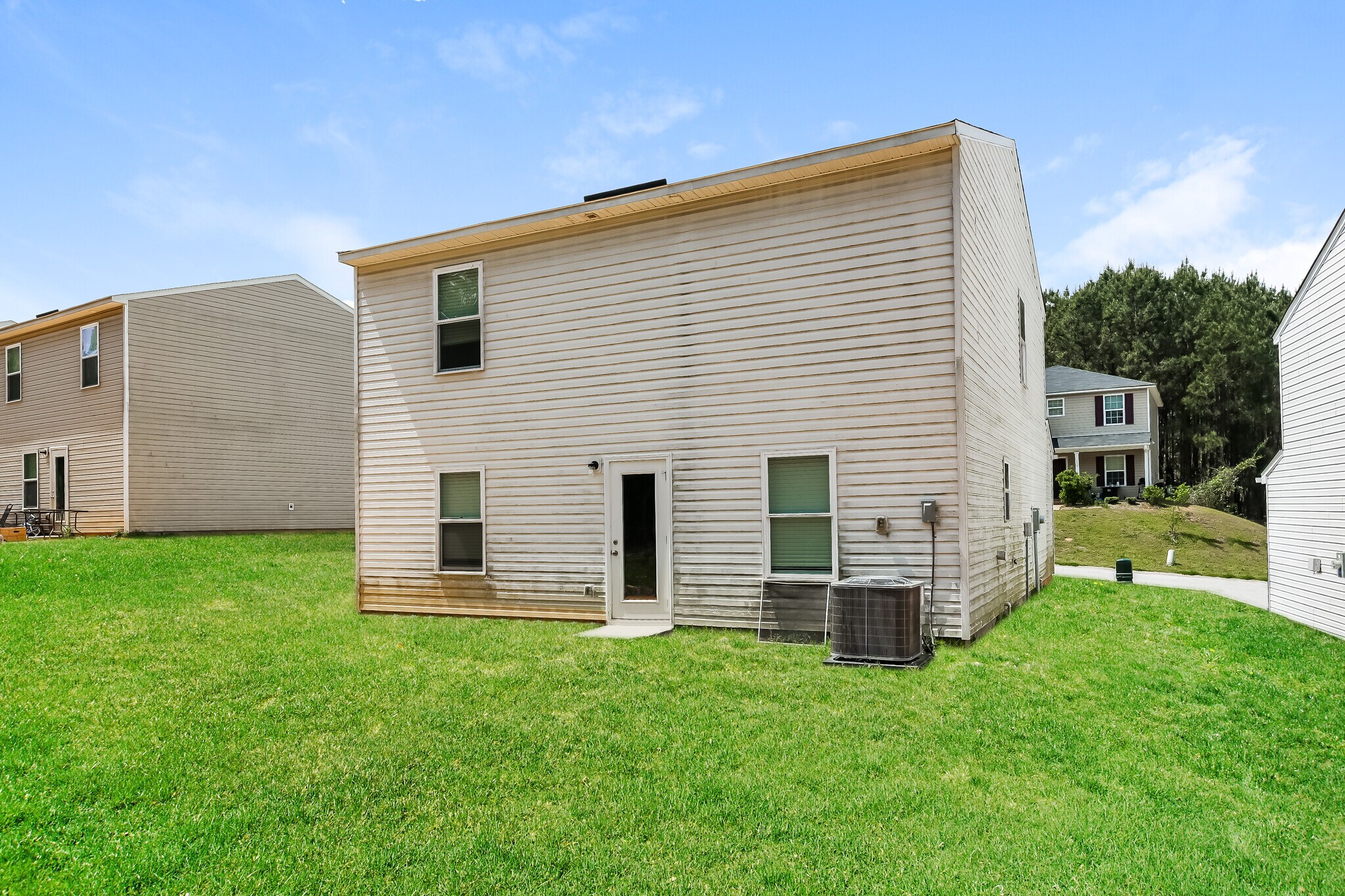 Building Photo - 157 Evvalane Dr