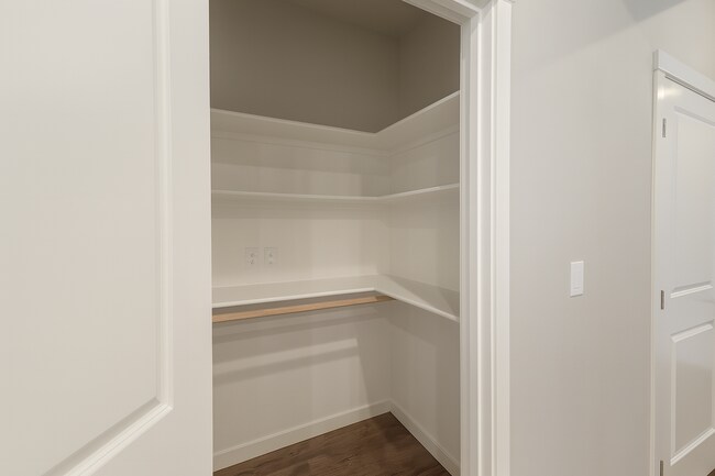 Building Photo - Modern Comfort Meets Convenience