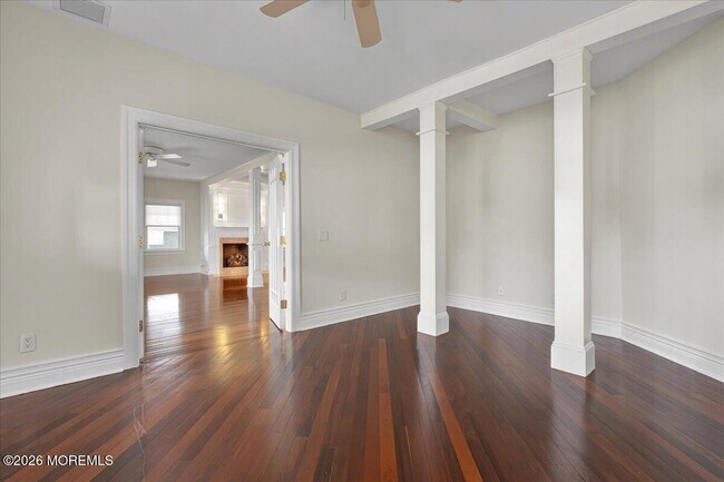 Building Photo - 410 1st Ave